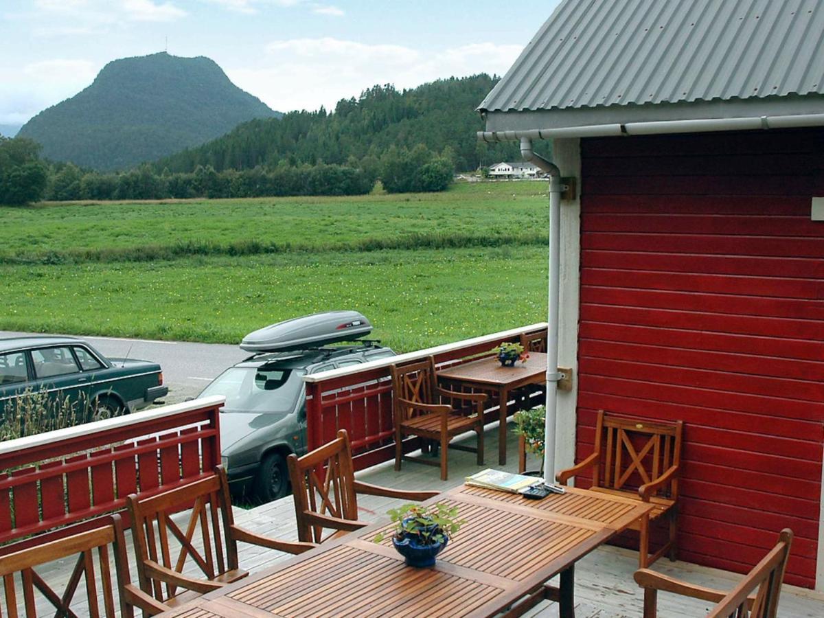 Three-Bedroom Holiday Home In Isfjorden Torvik Номер фото